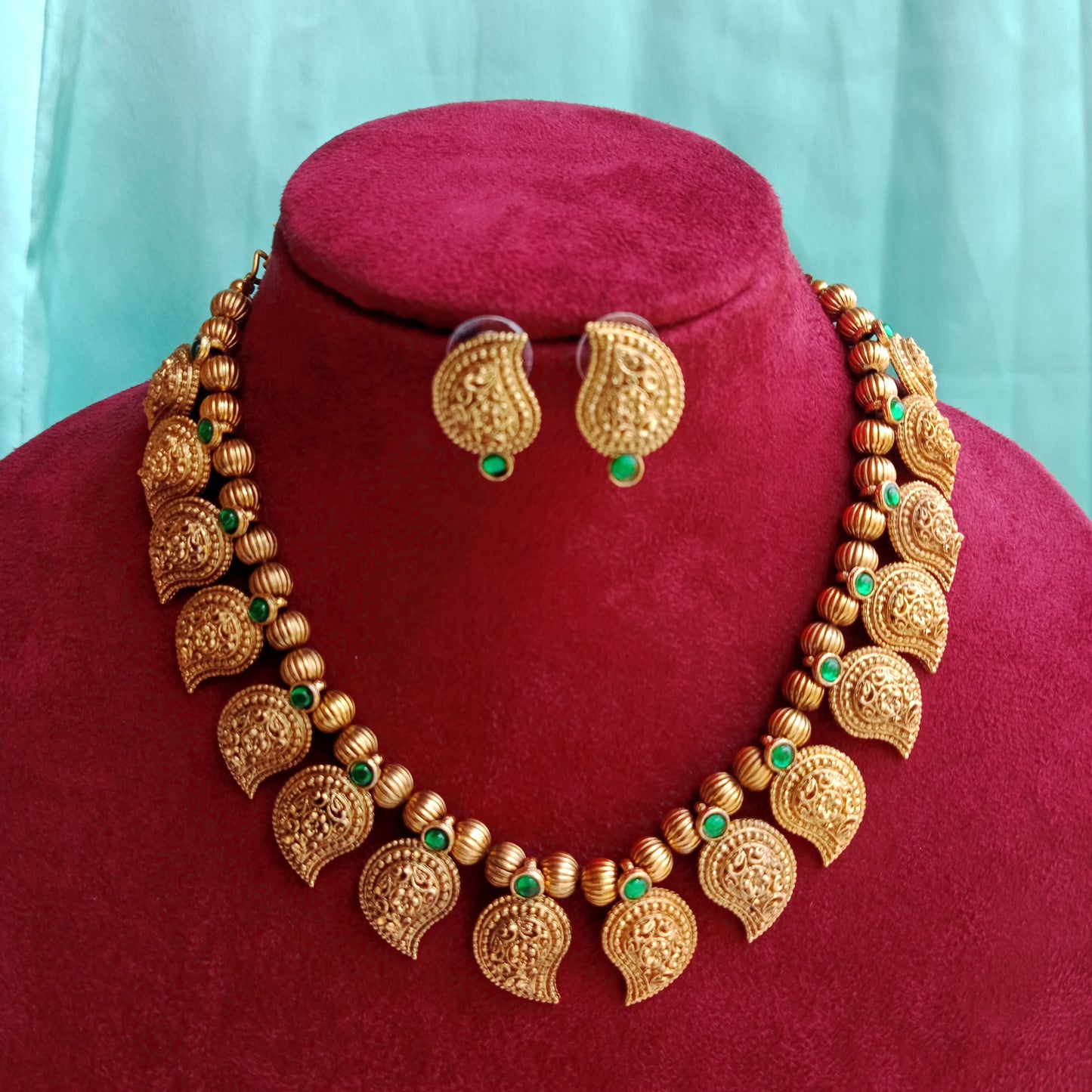 Antique Gold Paisley Mango Necklace Set