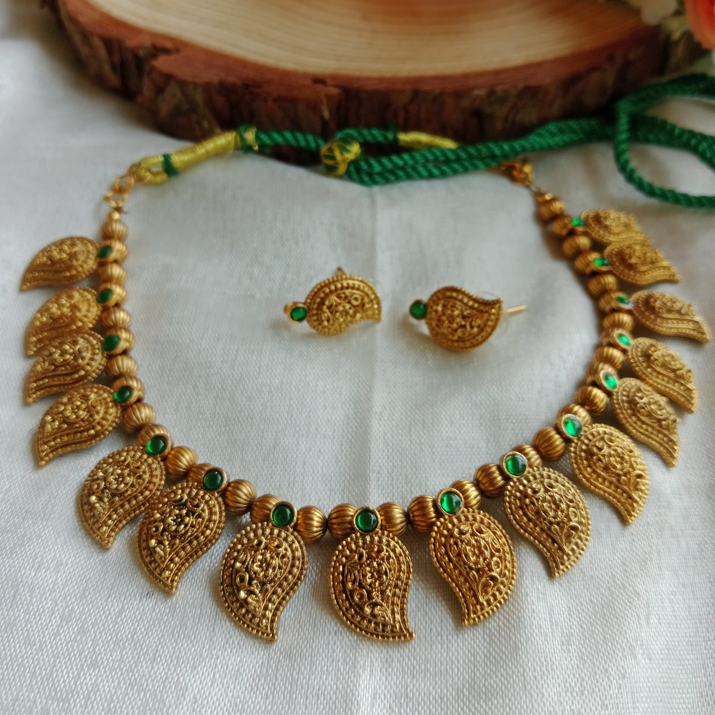 Antique Gold Paisley Mango Necklace Set