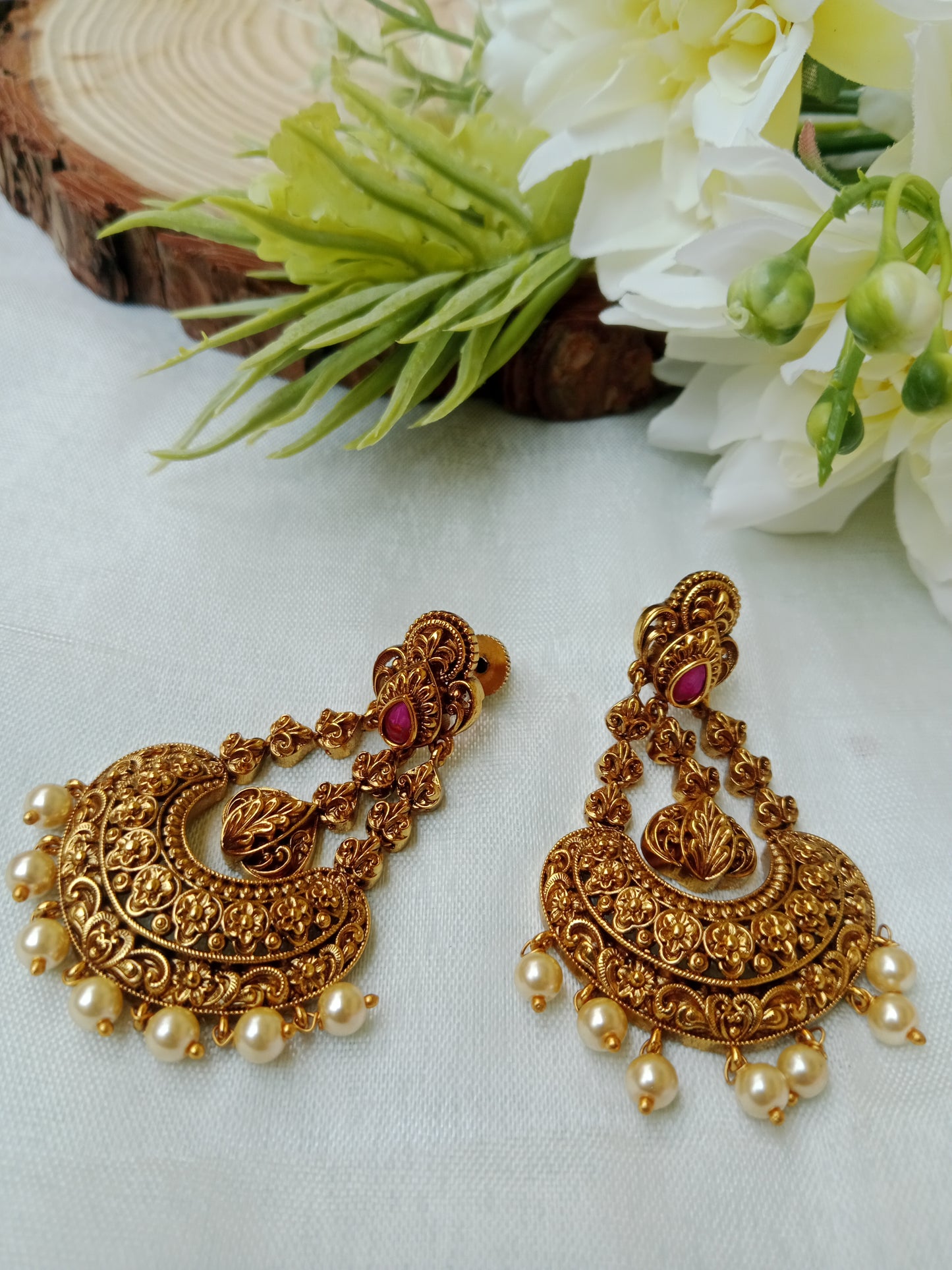 Title:&nbsp;Antique Gold Chandbali Earrings